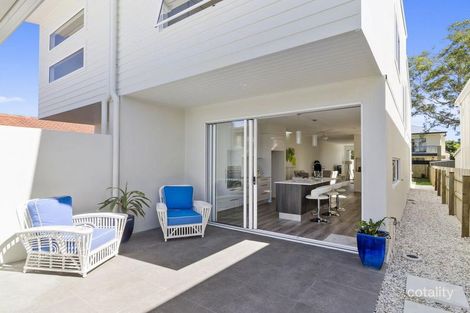 2/33 Twenty Sixth Ave, Palm Beach, QLD 4221