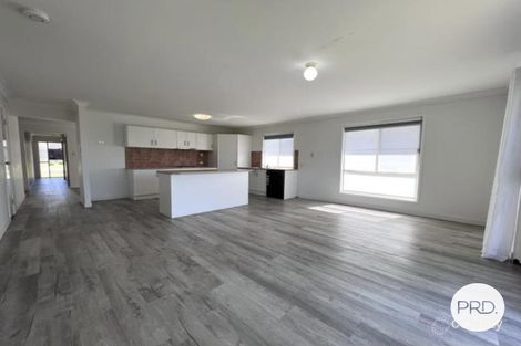 Property photo of 11 Nicole Place Yamanto QLD 4305