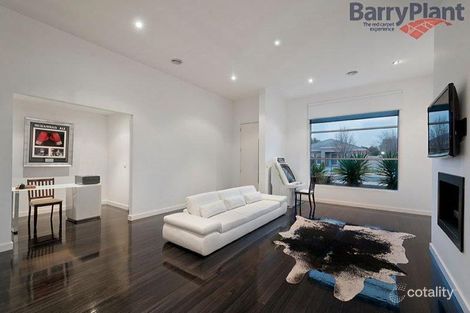 Property photo of 2/8 San Sebastian Drive Point Cook VIC 3030