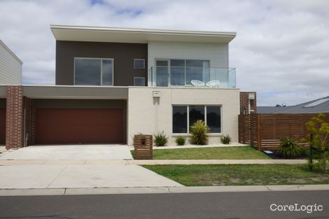 Property photo of 3 Waterside Drive Traralgon VIC 3844