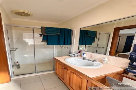 Property photo of 95 Thomas Mitchell Drive Endeavour Hills VIC 3802
