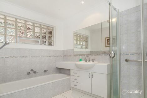 Property photo of 122 Manchester Road Mooroolbark VIC 3138