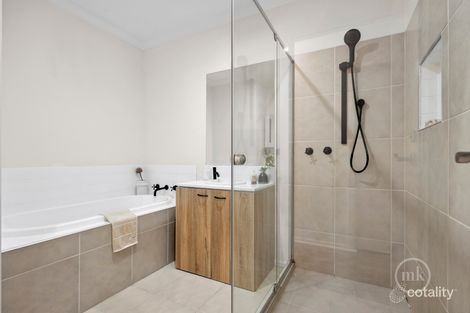 Property photo of 33 Vantage Point Boulevard Doreen VIC 3754