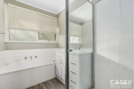 Property photo of 25 Thompsons Road Cranbourne North VIC 3977