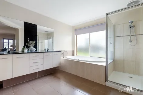 Property photo of 5 Milleara Road Keilor East VIC 3033