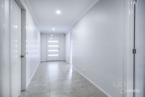 Property photo of 23 Macalister Grove Cobblebank VIC 3338