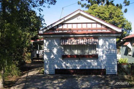 2 Cottenham St, Fairfield, QLD 4103