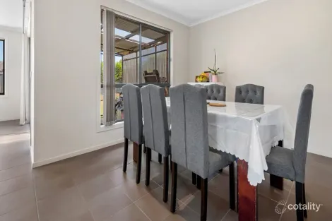 Property photo of 38 Duncombe Park Way Deer Park VIC 3023