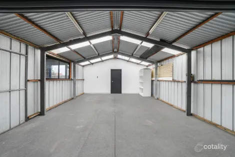 Property photo of 24 Downham Way Wyndham Vale VIC 3024