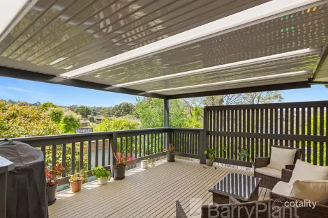 Property photo of 33 Bimbadeen Drive Mooroolbark VIC 3138