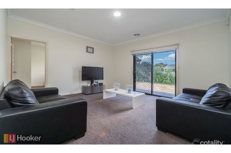 Property photo of 14 Emerald Circuit Craigieburn VIC 3064