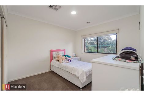 Property photo of 14 Emerald Circuit Craigieburn VIC 3064