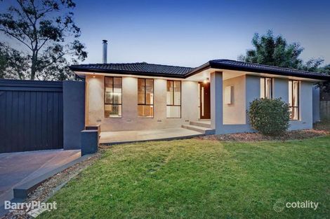 17 Churchill Dr, Mooroolbark, VIC 3138