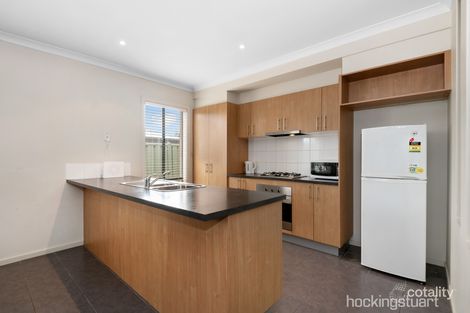 Property photo of 3 Kunuka Circuit Caroline Springs VIC 3023