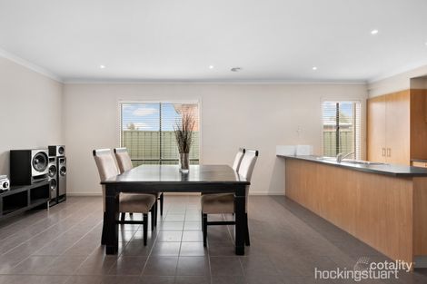 Property photo of 3 Kunuka Circuit Caroline Springs VIC 3023