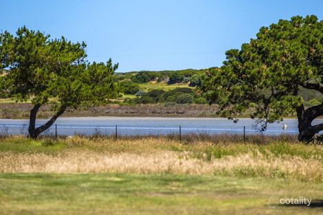 Property photo of 32 Fourth Loop Connewarre VIC 3227