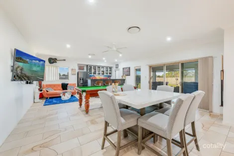 Property photo of 16 Eungella Court Branyan QLD 4670