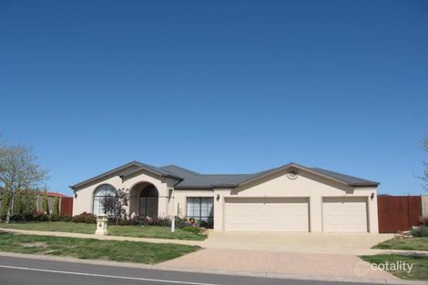 3 Cresthaven Bvd, Berwick, VIC 3806