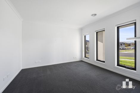 Property photo of 17 Guyra Way Doreen VIC 3754