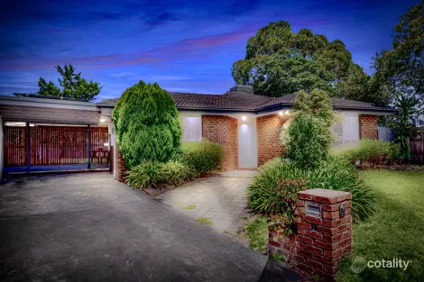 Property photo of 16 Rowen Court Cranbourne North VIC 3977