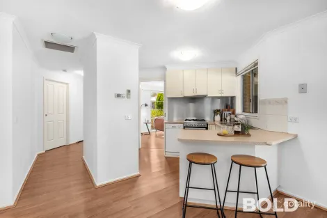 Property photo of 16 Rowen Court Cranbourne North VIC 3977