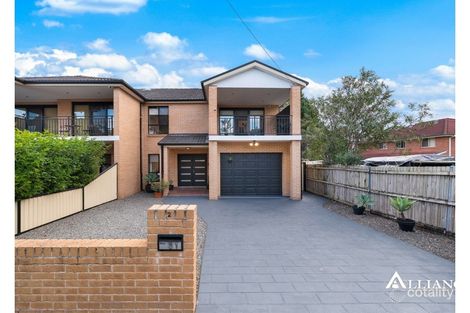 2 Mckevitte Ave, East Hills, NSW 2213
