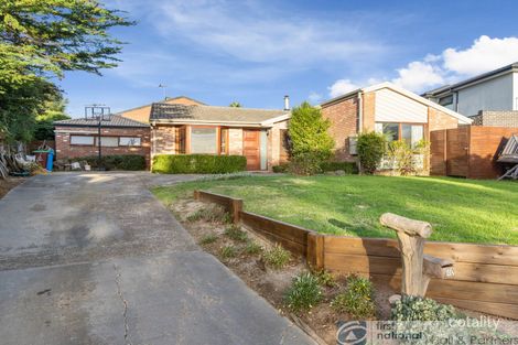 Property photo of 40 Crossdale Rise Endeavour Hills VIC 3802