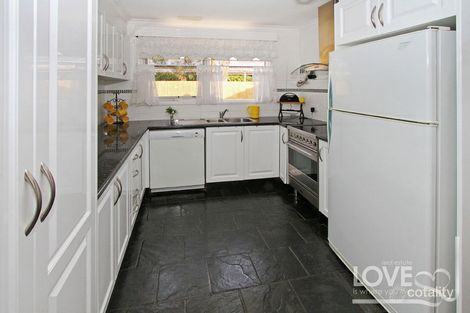 Property photo of 55 Coventry Crescent Mill Park VIC 3082