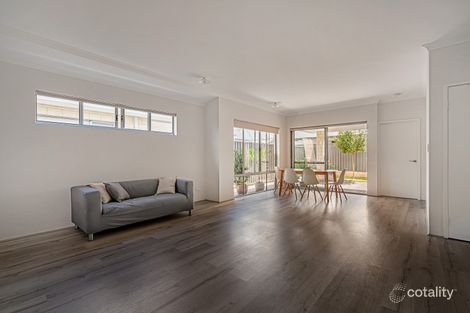 Property photo of 17 Sunstone Boulevard Treeby WA 6164