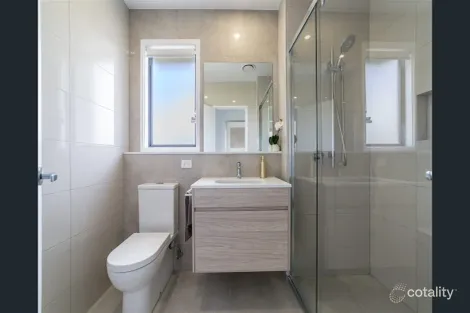 Property photo of 8 Park Cove Boulevard Hope Island QLD 4212