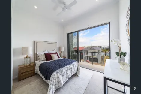 Property photo of 8 Park Cove Boulevard Hope Island QLD 4212