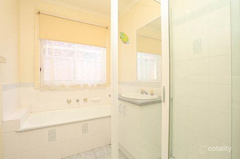 Property photo of 4 Rosewood Place Craigieburn VIC 3064