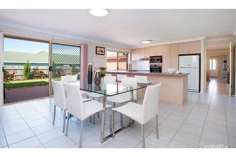 Property photo of 11 Hummingbird Crescent Wishart QLD 4122