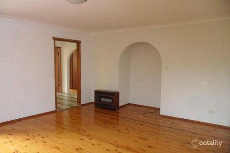 Property photo of 31 Shipton Crescent Mount Warrigal NSW 2528