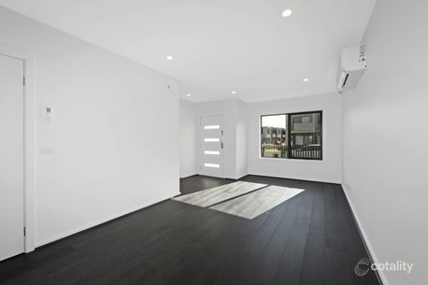 Property photo of 2 Egret Walk Rowville VIC 3178