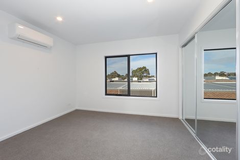 Property photo of 2 Egret Walk Rowville VIC 3178