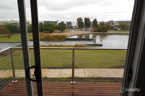 Property photo of 8 Alexander Circuit Craigieburn VIC 3064
