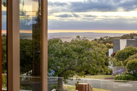 Property photo of 17 Nevett Crescent Mount Helen VIC 3350