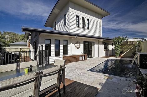 2/4 Hans Boysen Dr, Mudjimba, QLD 4564