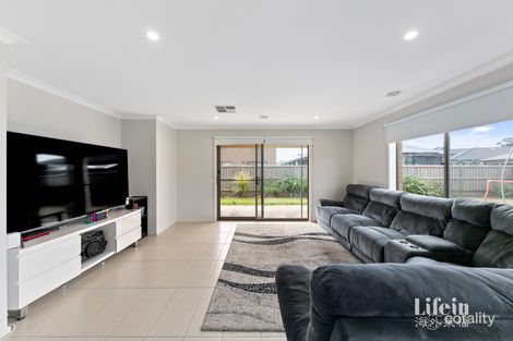 Property photo of 4 Tindale Boulevard Werribee VIC 3030