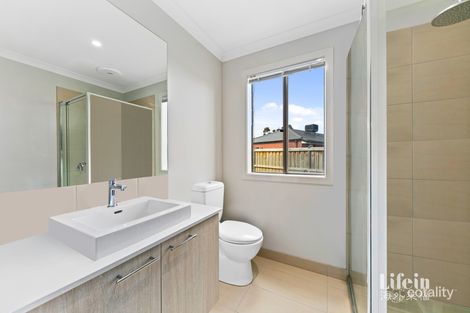 Property photo of 4 Tindale Boulevard Werribee VIC 3030