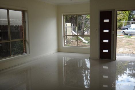 Property photo of 5 Glen Place Pendle Hill NSW 2145