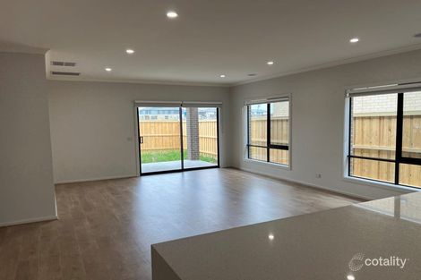 Property photo of 27 Shell Close Clyde North VIC 3978