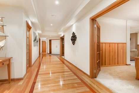 Property photo of 10 Rose Garden Court Narre Warren North VIC 3804