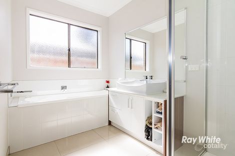 Property photo of 4 Sawgrass Way Cranbourne West VIC 3977