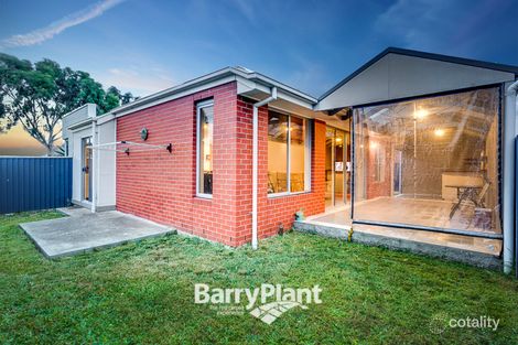 Property photo of 18 Stringy Bark Circuit Pakenham VIC 3810