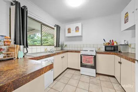 Property photo of 33 Mestrez Street Mooroobool QLD 4870