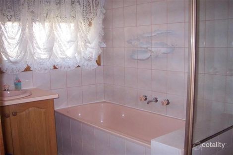 Property photo of 95 Mulhall Drive St Albans VIC 3021