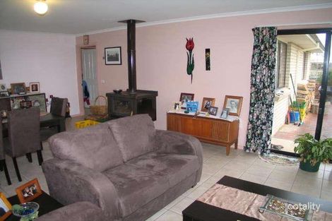 Property photo of 4 Olive Place Jerrabomberra NSW 2619