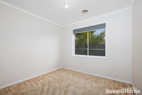 Property photo of 10 Azalea Place Lake Albert NSW 2650